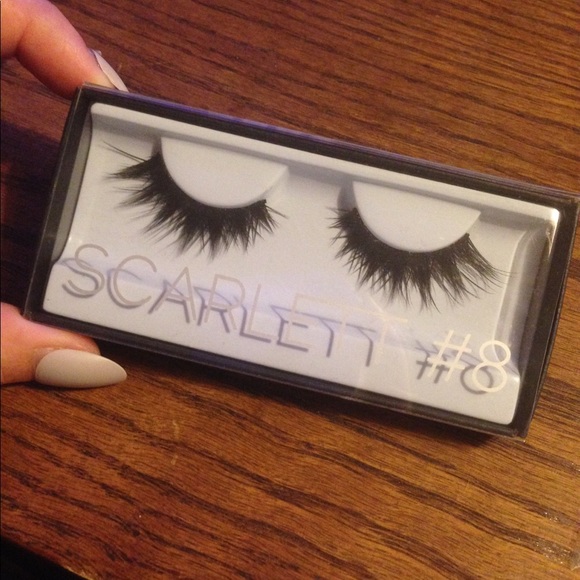 *SOLD!!!!* NEW! HUDA BEAUTY SCARLETT #8 LASHES - Picture 4 of 4